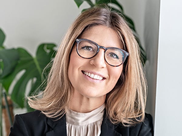 Mäklare Susanne Hansen från Fastighetsbyrån Båstad för vårt projekt Heden i Hemmeslöv