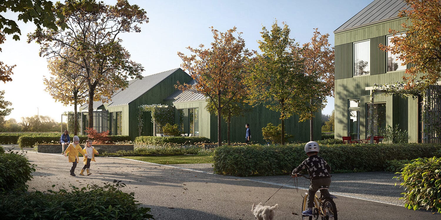 Grönskande villagata med människor och barn som cyklar – speglar tryggt boende och familjeliv i harmoni med naturen.